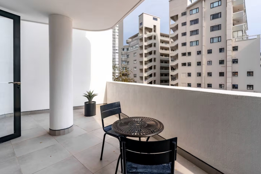 1 Bedroom Property for Sale in Sea Point Western Cape